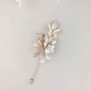 Boutonniere Novio Zirconias Flor y Centro Perla – 1150 B