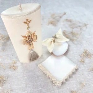 Kit de Bautizo Vela Crucifijo Concha Natural – TRINIDAD
